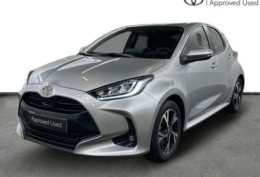 Toyota HEV Iconic  carplay  camera  LED
