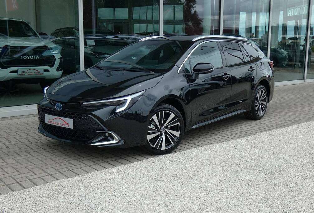 Toyota 1.8 Hybrid 140pk STYLE+WINTER PACK +Stuurwielverwarming +Zetelverwarming +Half leder/Alcantara +Parkeersensoren +Camera