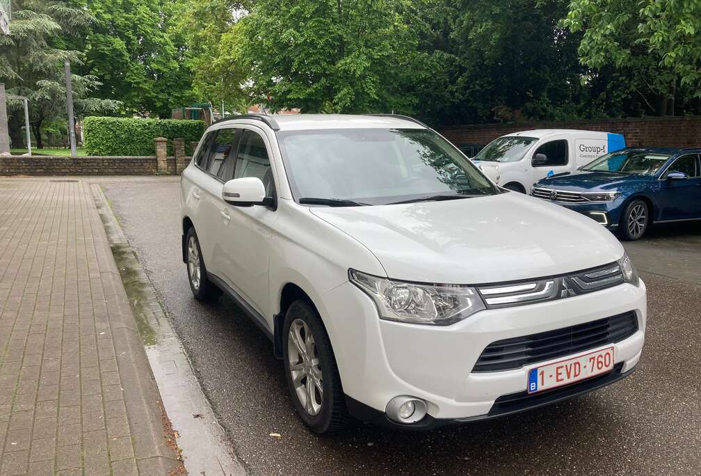 Mitsubishi Outlander 2.2 DI-D 4WD Intense