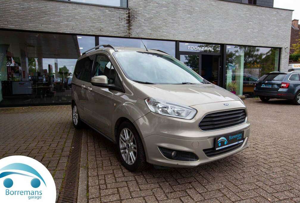 Ford TITANIUM Trekhaak/Airco/Parkeersensoren/....