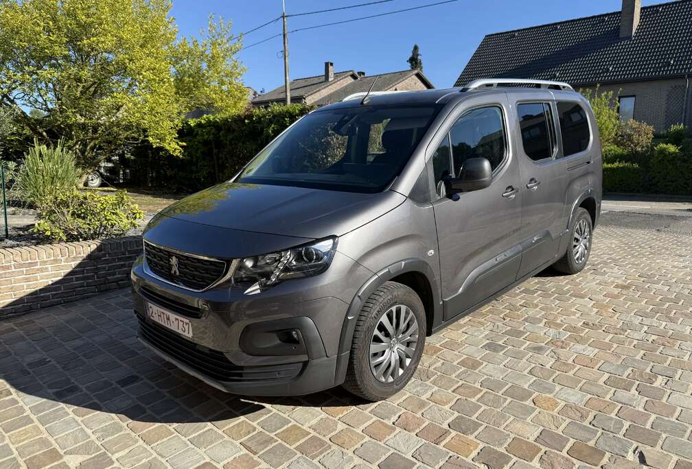 Peugeot 1.5 BlueHDi Long Allure Premier Propriétaire