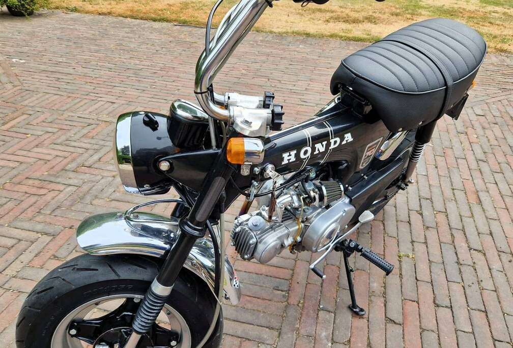 Honda DAX ST70