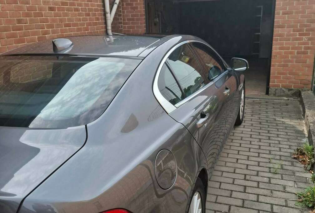 Jaguar XE 2.0 T Prestige (EU6.2)
