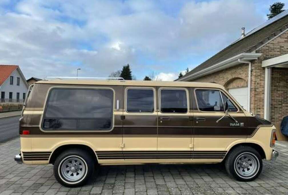 Dodge Lowtop RAM VAN B250