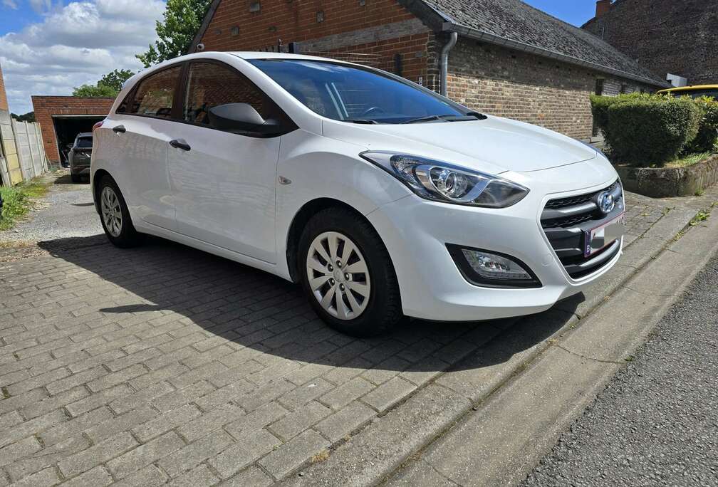 Hyundai i30 1.4i Avec demande d\'immatriculation