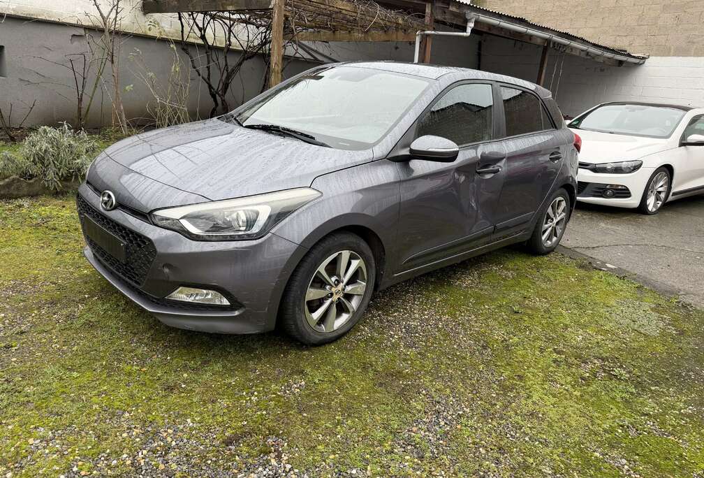 Hyundai 1.2 Essnce 84Cv  Intuitive Euro6 2900€