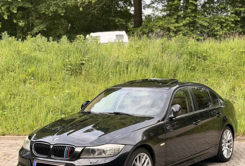 BMW 318i 143 ch Luxe A