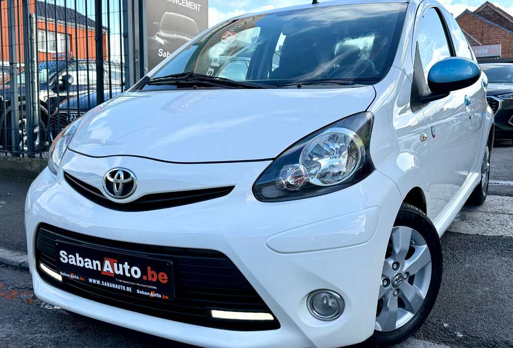 Toyota Aygo 1.0i VVT-i  5 PORTES  AIRCO  LED