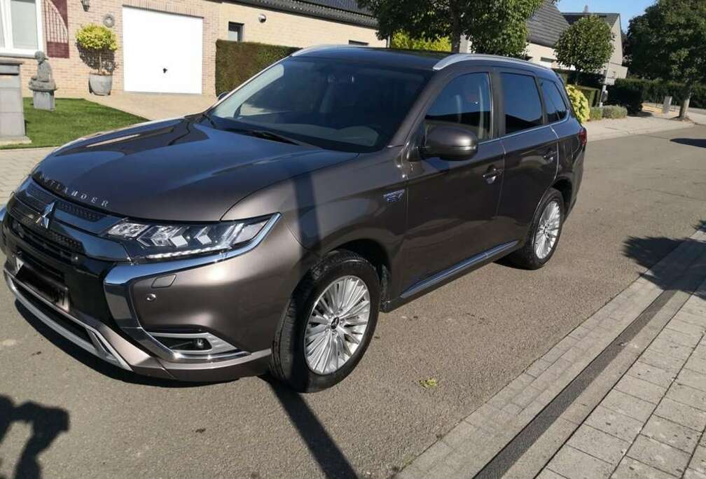 Mitsubishi Outlander 2.4 4WD Plug-In Hybrid business