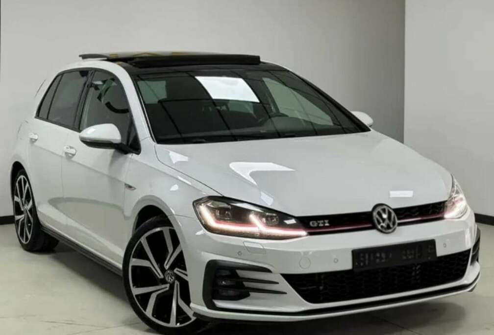 Volkswagen Golf 2.0 TSI DSG