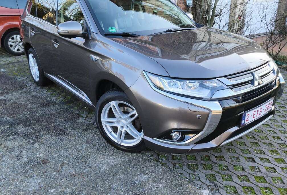 Mitsubishi 2.0 4WD Plug-In Hybrid