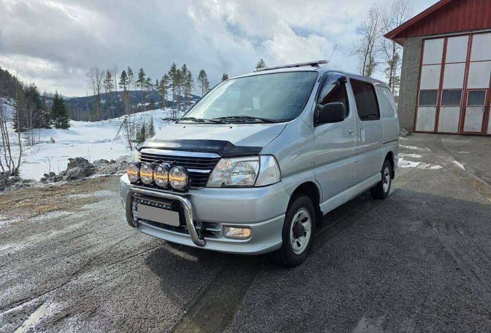 Toyota 2.5 Turbo D-4D 4WD court