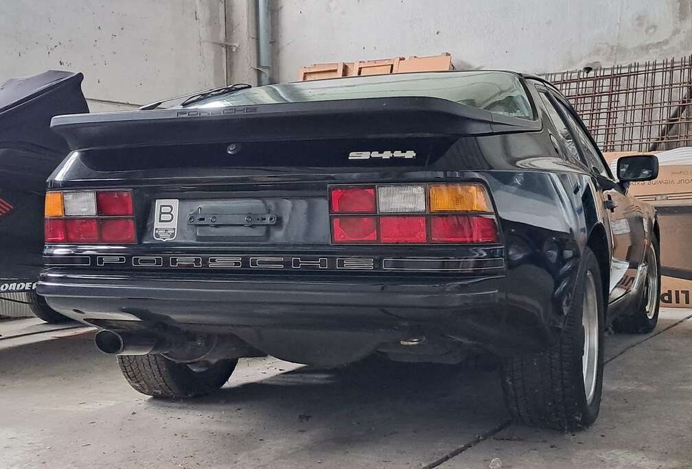 Porsche 944 II