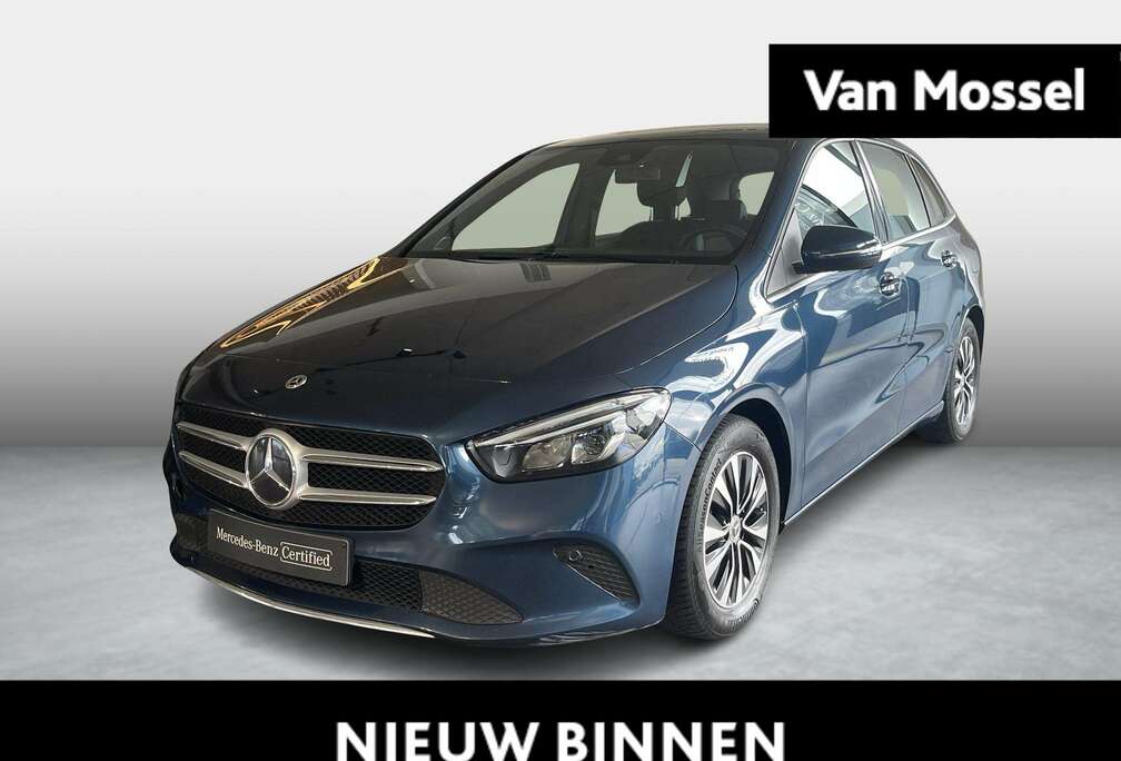 Mercedes-Benz 180d + LED + CARPLAY + PTS + CAMERA +