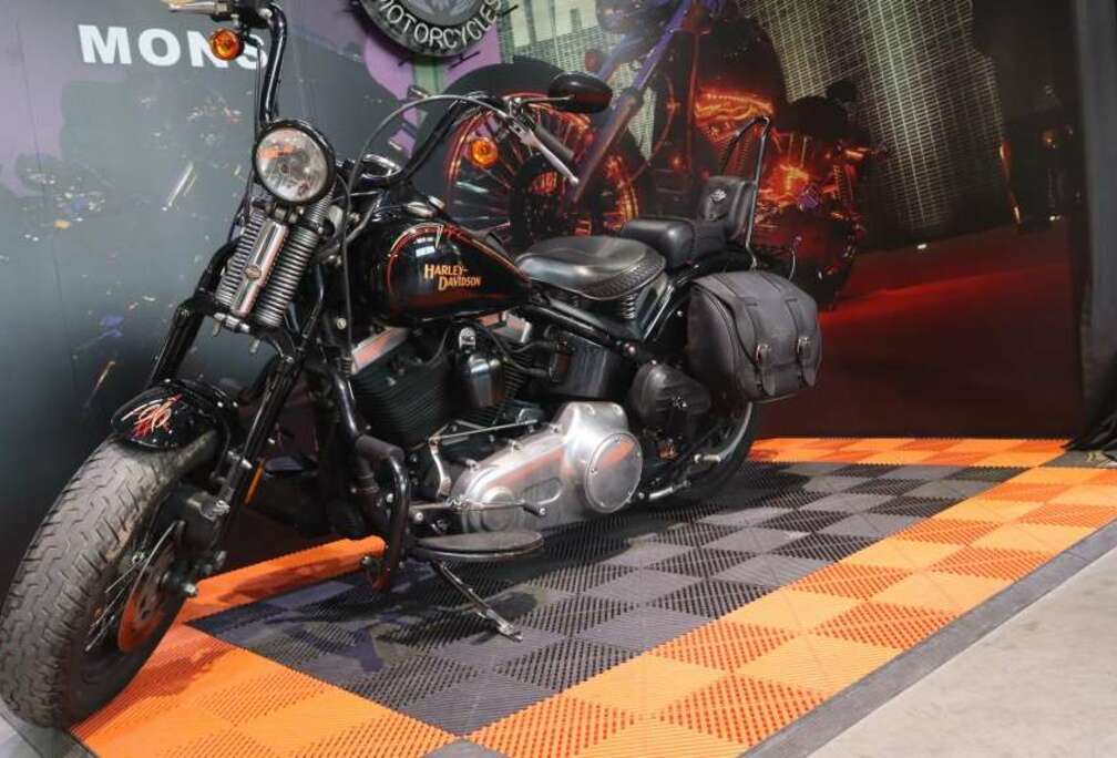 Chopper Cross Bones