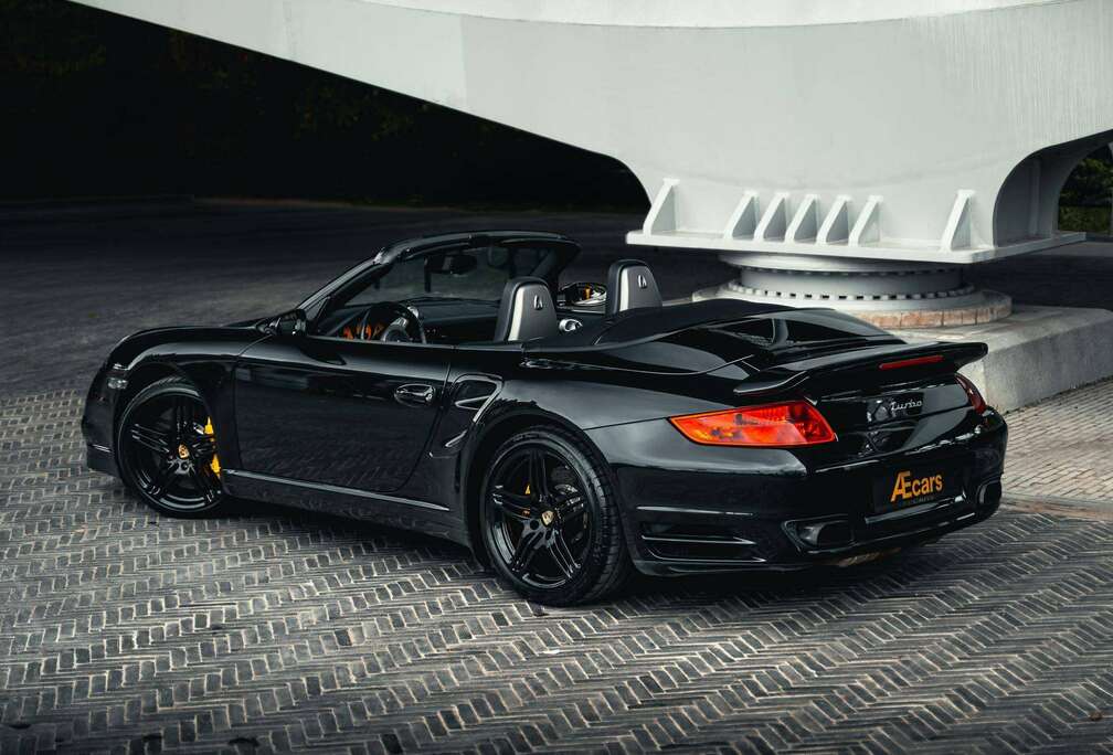 Porsche .1 911 TURBO / CABRIOLET / MANUAL / PCCB / HARDTOP / CAPRISTO / BOSE / FULL LEATHER / SPORT CHRONO