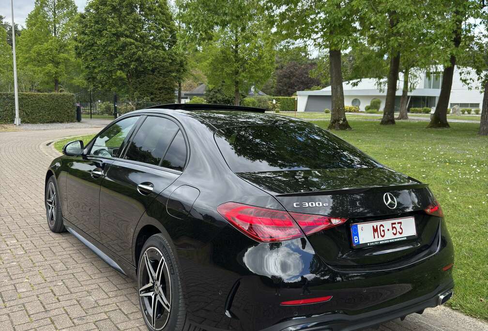 Mercedes-Benz C 300e AMG Line 9GTRONIC digital pano massage