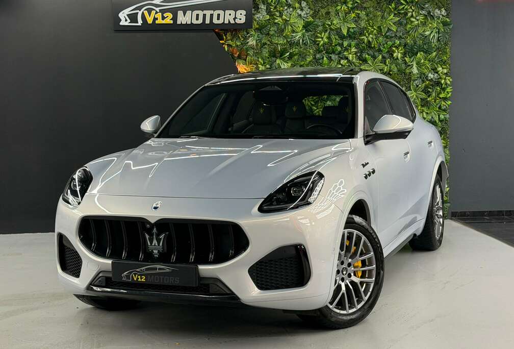 Maserati Modena Hybrid 330Ps  Carbon 360°