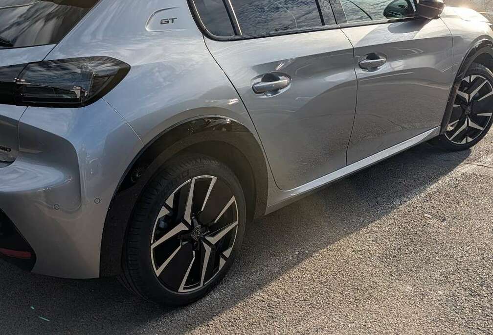 Peugeot 1.2i Hybrid GT e-DCS