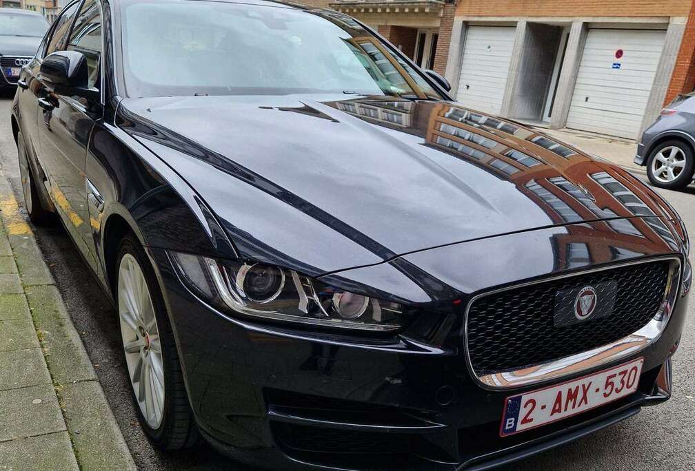 Jaguar XE+2.0+D+AWD+Pure