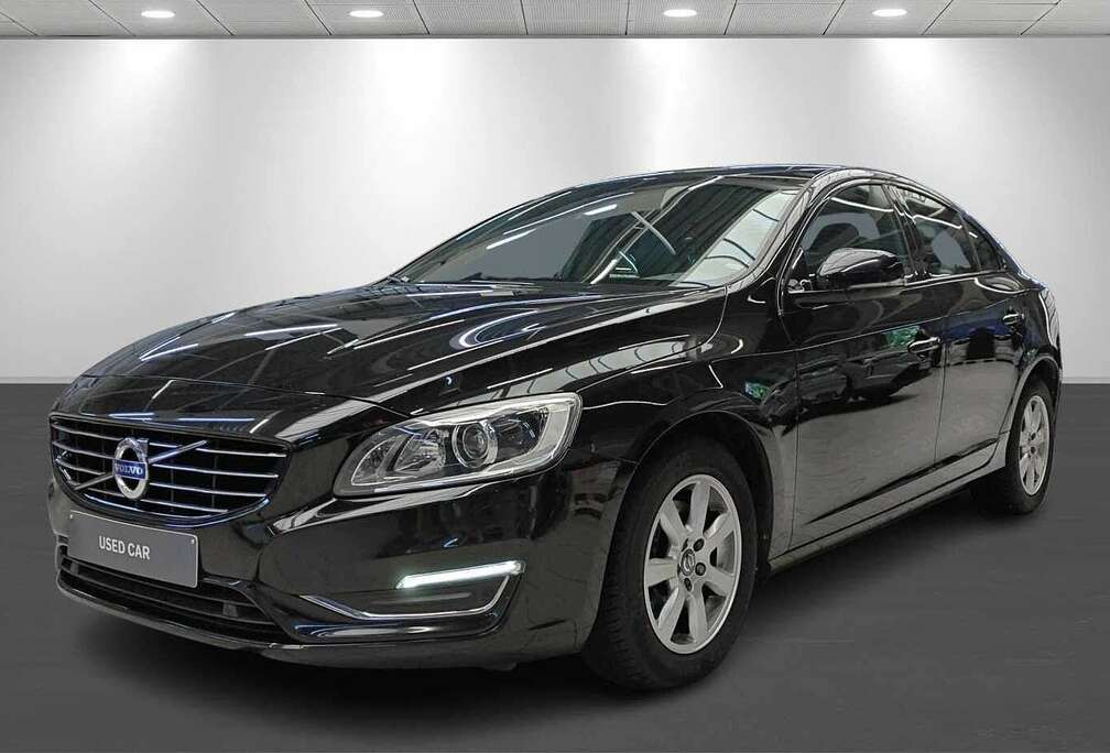 Volvo D3 Momentum Geartronic + LEDER