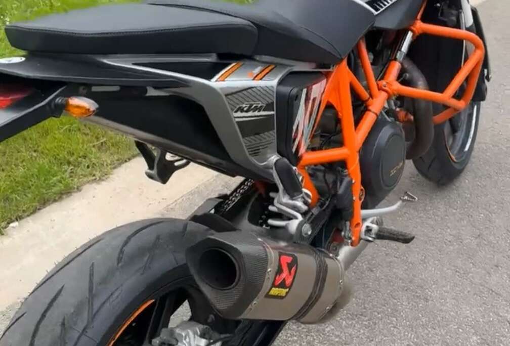 Ligne Complete Akrapovic, Crash Bars