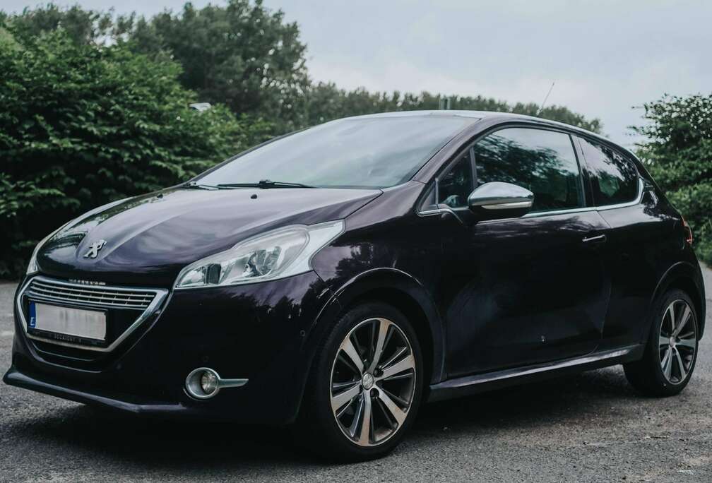 Peugeot 208 1.6i XY