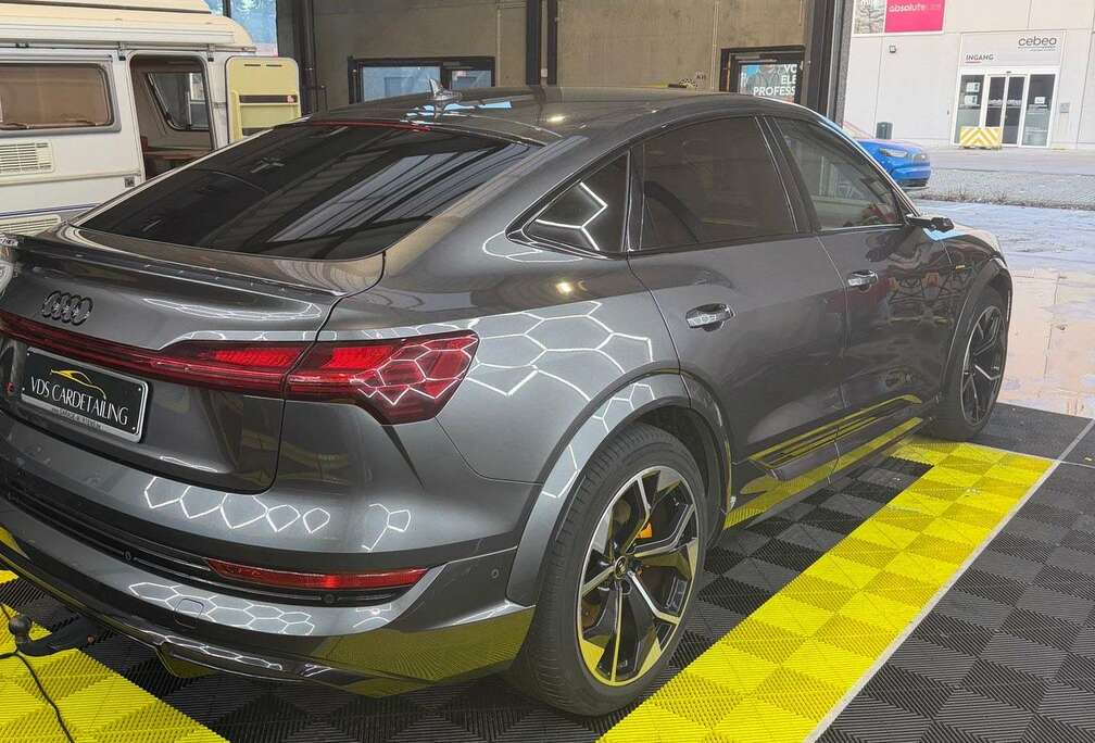 Audi 95 kWh Sportrback Quattro S