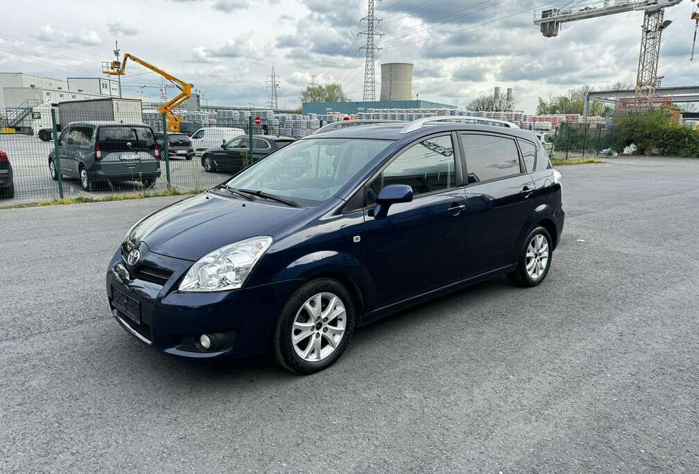 Toyota 2.2 D4D 7places 6 Vitesse Jantes Aluminium Airco digital