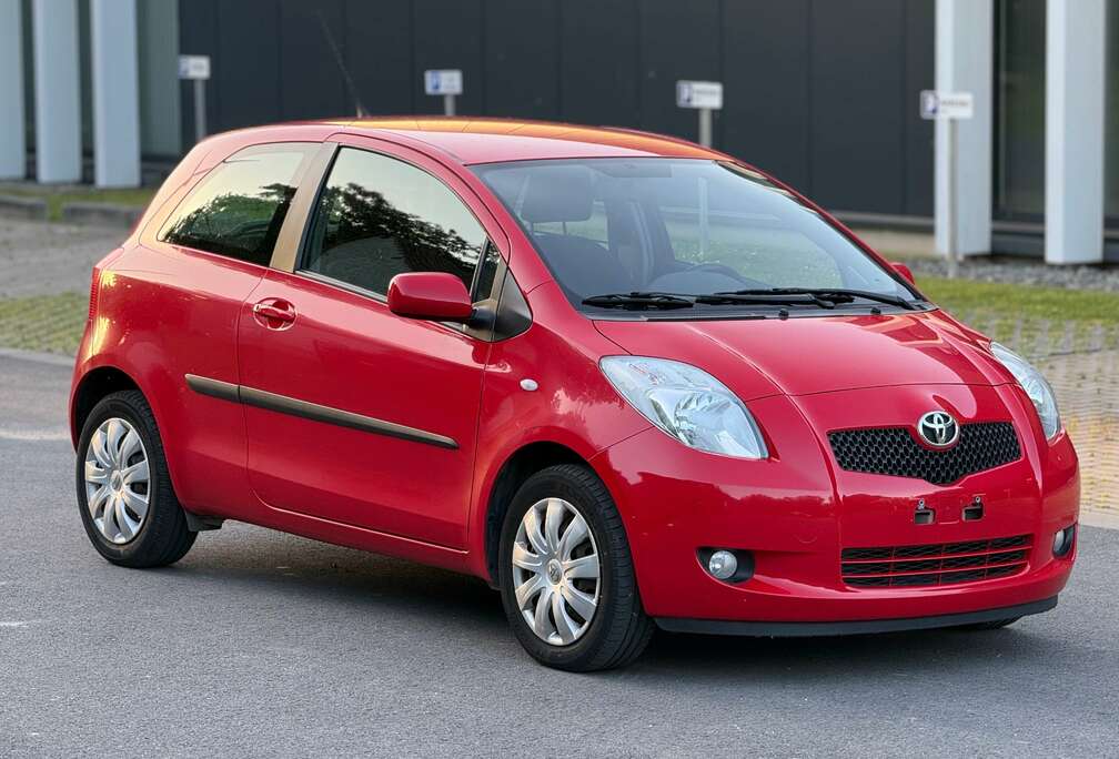 Toyota 1.3i VVT-i 16v Tomtom // Airco // 1er Pro // Garantie