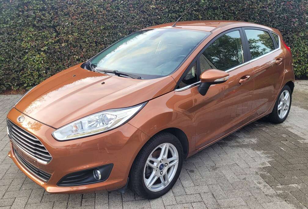 Ford Fiesta Titanium 5p 1.0i 100cv / Faible Kms / Très bon état