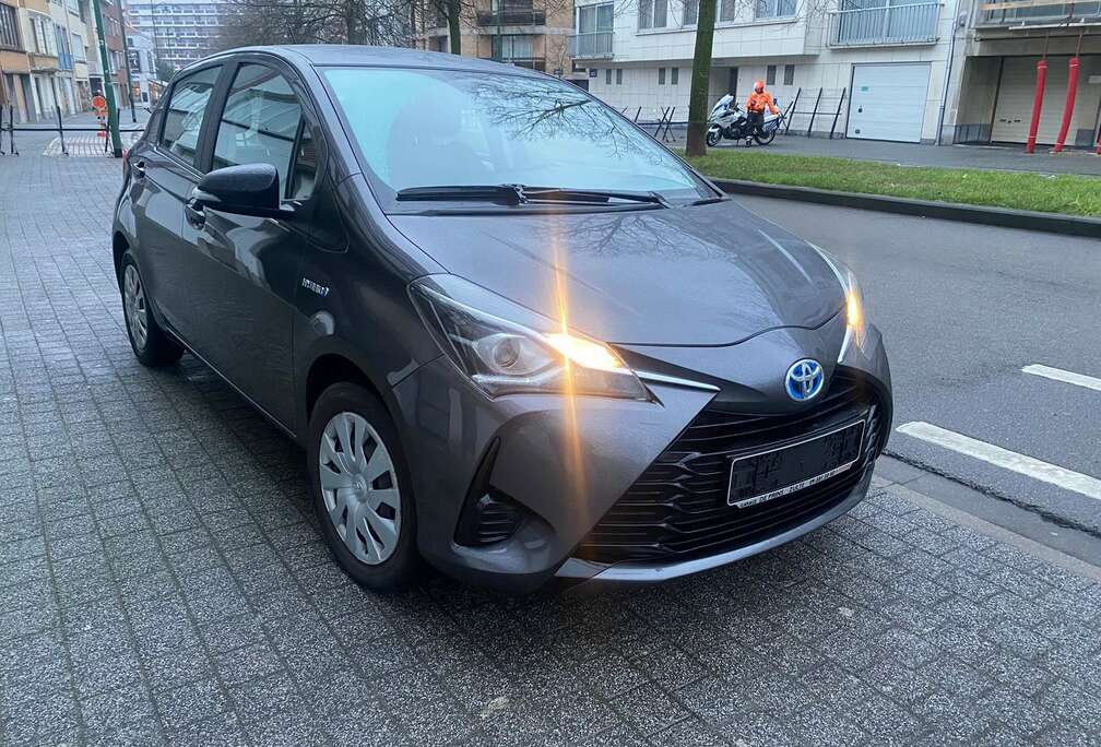 Toyota 1.5i VVT-i Hybrid Active E-CVT