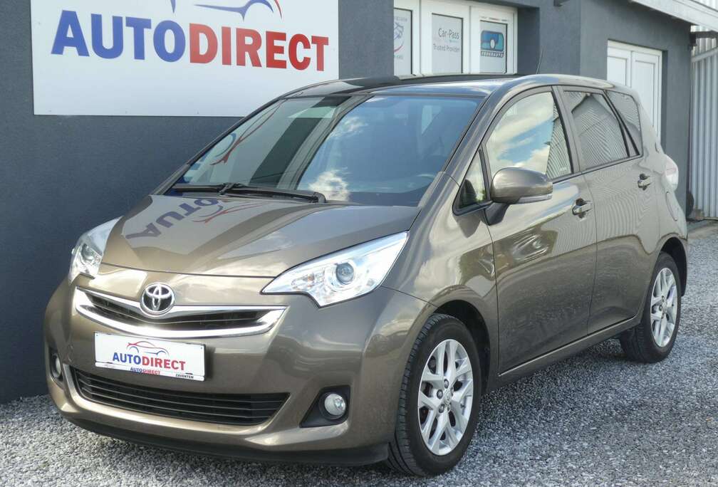Toyota 1.33 VVT-i Lounge AUTOMAAT Navi, Camera, Airco, Bluetooth