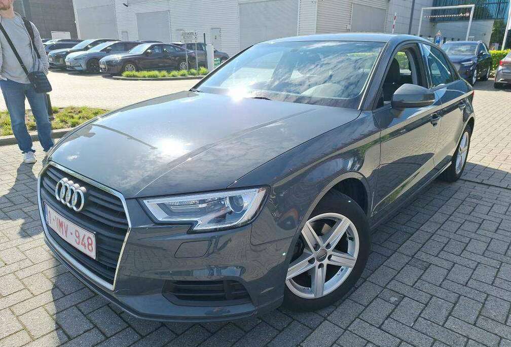 Audi A3*S*LINE*BERLINE*XENON/CARPASS*