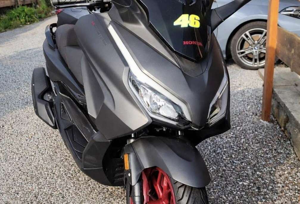 Honda Forza 125 (Smart Key / bulle électrique / GT)