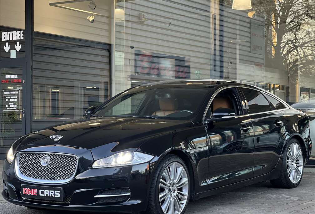 Jaguar 3.0d V6 TOIT PANOR-CUIR-CAMERA-GPS-BIXENON-JA20P