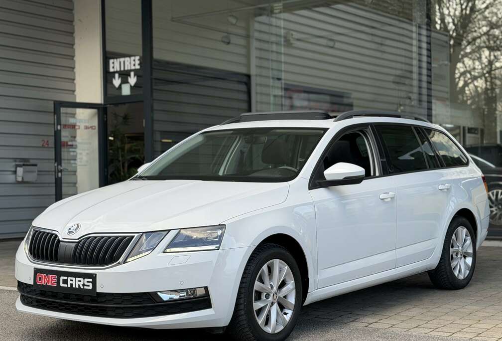 Skoda AUTOMATIQUE 1.6 TDi CARPLAY-TOIT PANO-GPS-BIXENON-