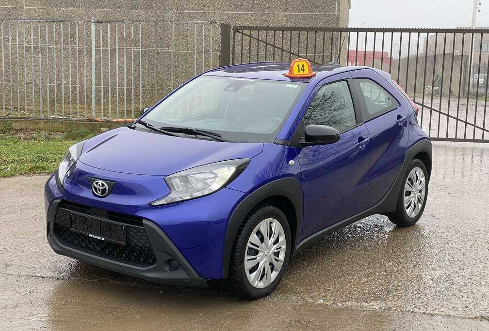 Toyota X 1.0i VVT-i play