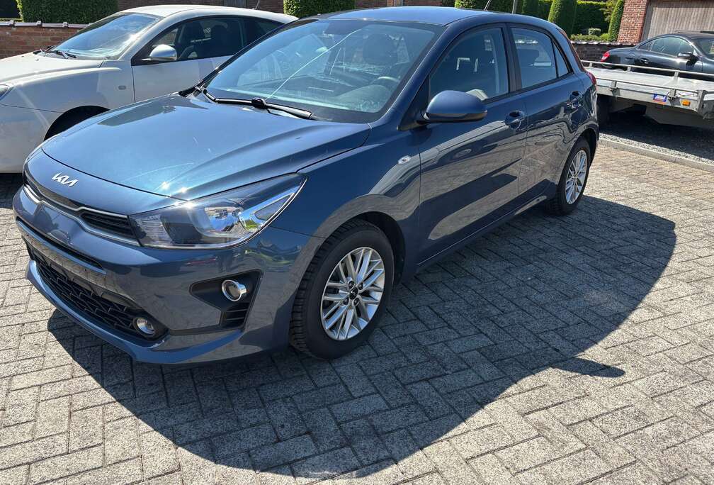 Kia Rio 1.2i airco pdc + camera navi