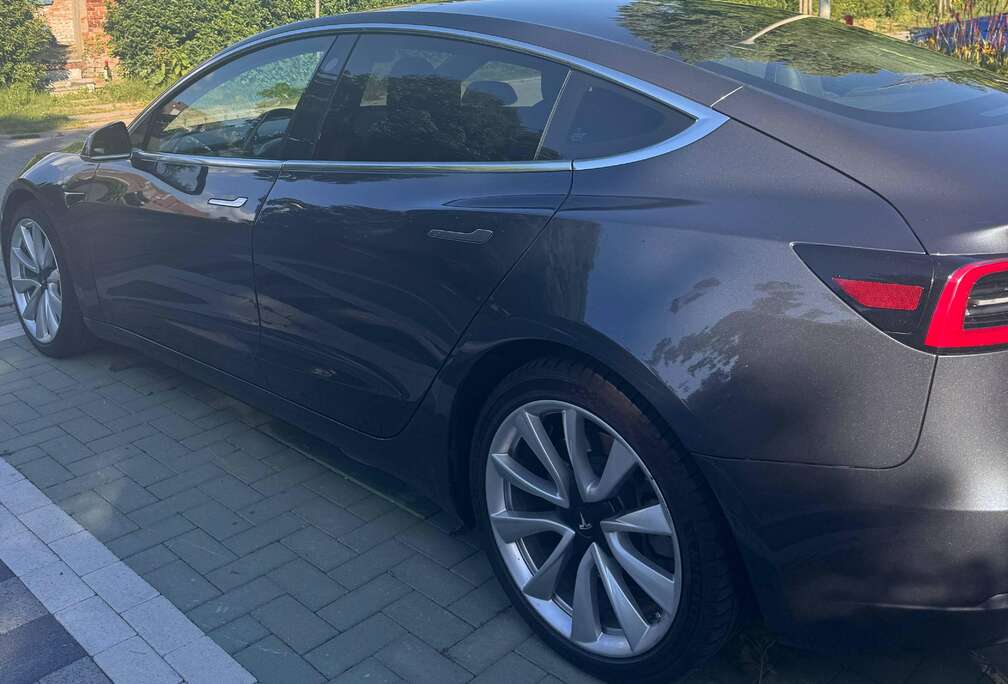 Tesla Model 3 75 kWh Long-Range