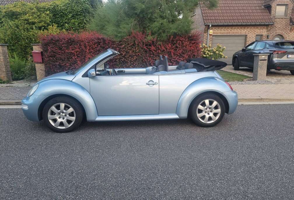 Volkswagen New Beetle Cabrio 2.0i Elegance Edition