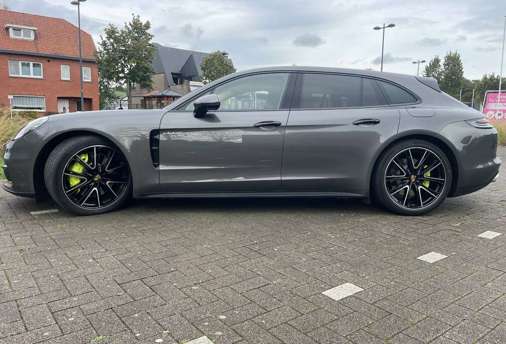 Porsche 4 E-Hybrid Sport Turismo