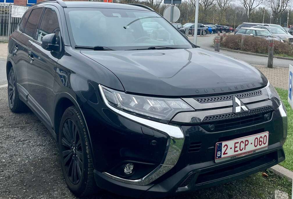 Mitsubishi Outlander 2.0i 2WD Blackline 5S CVT