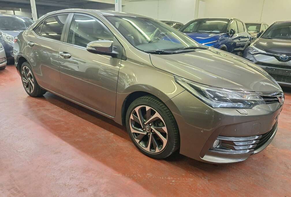 Toyota Corolla 1.6i Lounge