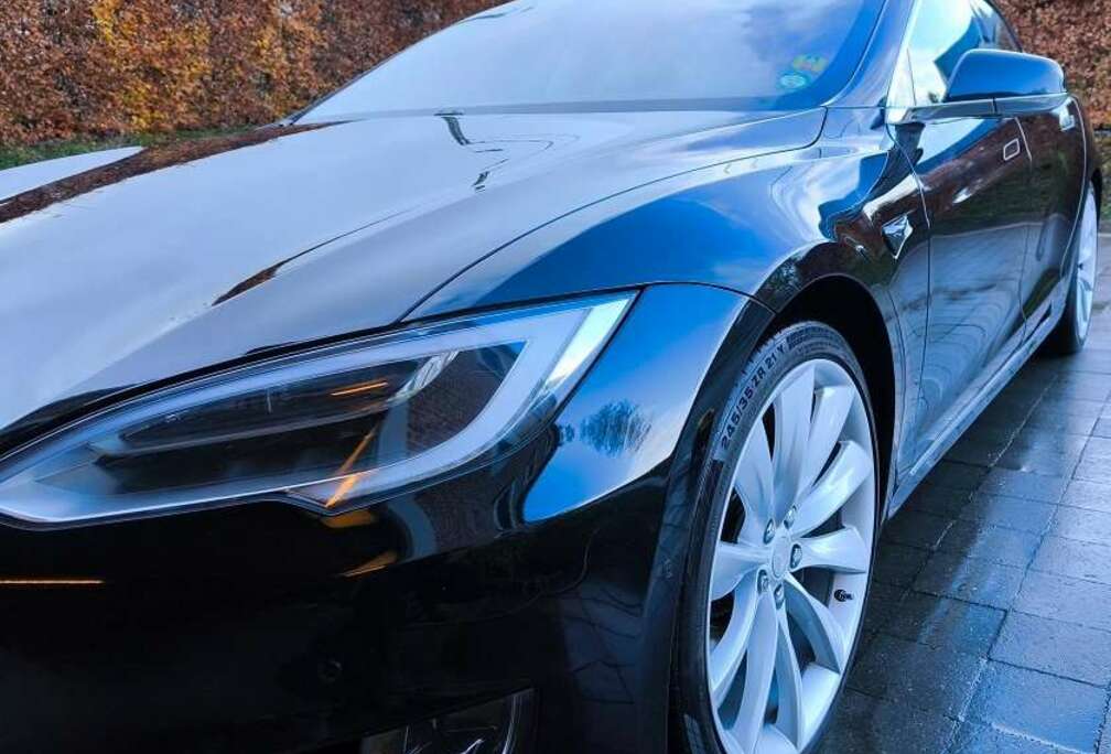 Tesla Model S 90 kWh Dual Motor