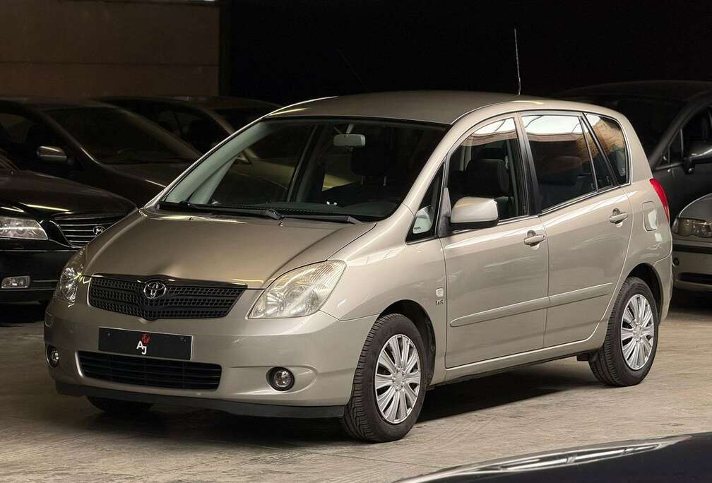 Toyota 1.8i VVT-i 16v Linea Luna // Automaat