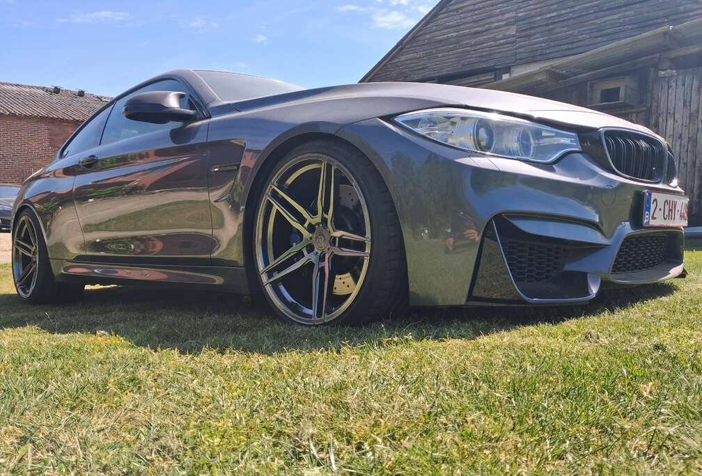 BMW M4 Coupé 3.0 Automaat 570pk perfecte staat, geen krasje op