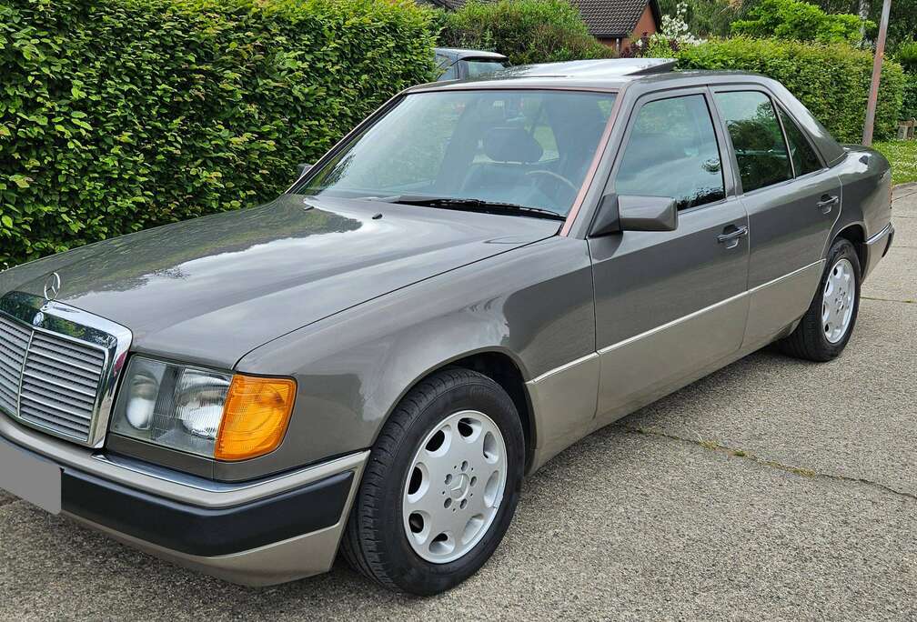 Mercedes-Benz Mercedes W124 260E Automaat. 77000km Collectie wagen.