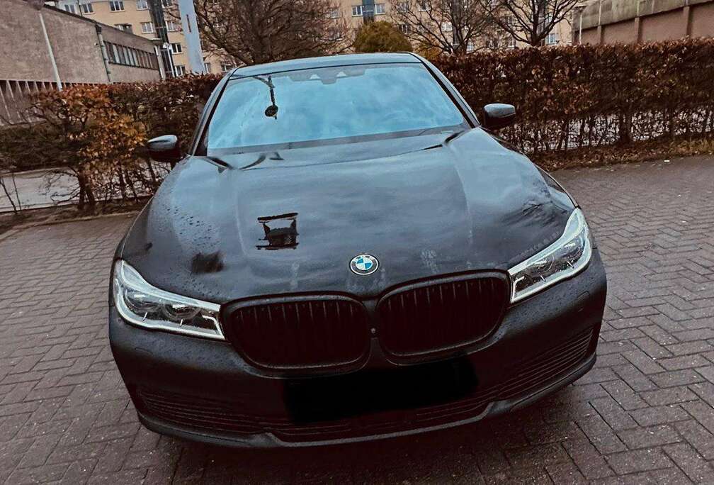BMW 740eAS Plug-In Hybrid (240 kW)