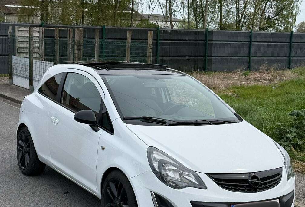 Opel 1.2i Black Edition